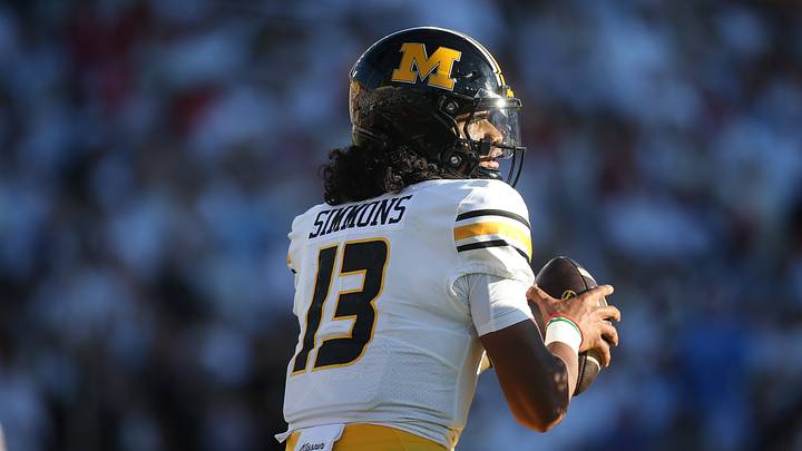 Oct 17, 2026; Oxford, Mississippi, USA; Missouri Tigers quarterback Austin Simmons (13) drops back to pass during the third quarter against the Mississippi Rebels at Vaught-Hemingway Stadium. Mandatory Credit: Petre Thomas-Imagn Images Oct 17, 2026; Oxford, Mississippi, USA; Missouri Tigers quarterback Austin Simmons (13) drops back to pass during the third quarter against the Mississippi Rebels at Vaught-Hemingway Stadium. Mandatory Credit: Petre Thomas-Imagn Images
