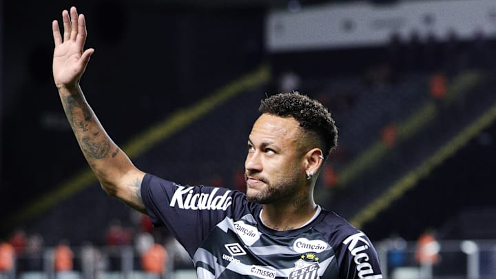 Neymar n'a pas été appelé par Carlo Ancelotti pour la trêve internationale. Neymar n'a pas été appelé par Carlo Ancelotti pour la trêve internationale.