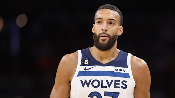Rudy Gobert golpeó a uno de sus compañeros de Minnesota en el banquillo 