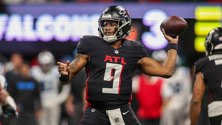 Jan 5, 2025; Atlanta, Georgia, USA; Atlanta Falcons quarterback Michael Penix Jr. (9) throws a pass against the Carolina Panthers in the second quarter at Mercedes-Benz Stadium. Mandatory Credit: Brett Davis-Imagn Images
Jan 5, 2025; Atlanta, Georgia, USA; Atlanta Falcons quarterback Michael Penix Jr. (9) throws a pass against the Carolina Panthers in the second quarter at Mercedes-Benz Stadium. Mandatory Credit: Brett Davis-Imagn Images