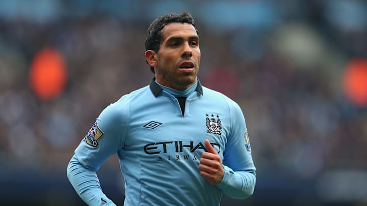 Carlos Tevez a quitté Manchester United pour rejoindre le rival Manchester City.