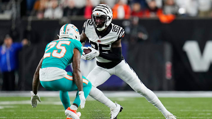 Cincinnati Bengals wide receiver Tee Higgins (85) cuts against Miami Dolphins cornerback Xavien Howard (25) on a catch in the first quarter of the NFL Week 4 game between the Cincinnati Bengals and the Miami Dolphins at PayCor Stadium in downtown on Thursday, Sept. 29, 2022. The Bengals 14-12 at halftime.

Miami Dolphins At Cincinnati Bengals Week 4