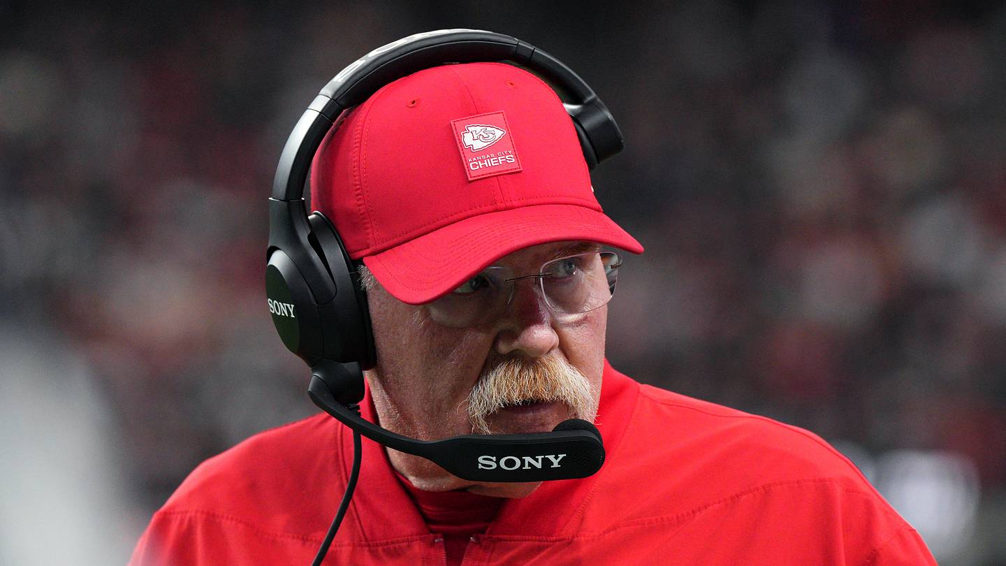 Andy Reid sẵn sàng tranh cử, nhưng lịch sử lại nói khác