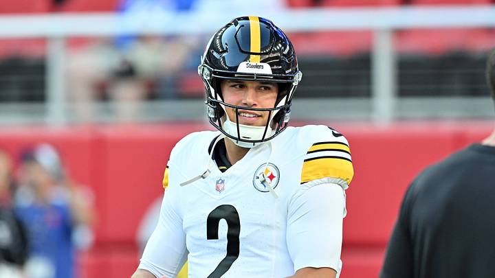 Pittsburgh Steelers quarterback Mason Rudolph (2) looks on during warmups 