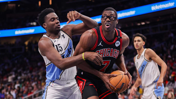 Dec 26, 2024; Atlanta, Georgia, USA; Atlanta Hawks center Clint Capela (15) defends Chicago Bulls forward Jalen Smith (7) in the fourth quarter at State Farm Arena. Mandatory Credit: Brett Davis-Imagn Images
Dec 26, 2024; Atlanta, Georgia, USA; Atlanta Hawks center Clint Capela (15) defends Chicago Bulls forward Jalen Smith (7) in the fourth quarter at State Farm Arena. Mandatory Credit: Brett Davis-Imagn Images