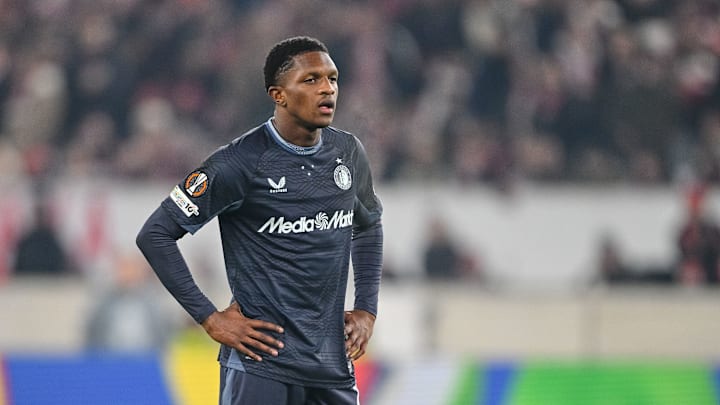 Bayern Munich open talks with Feyenoord to sign Givairo Read.