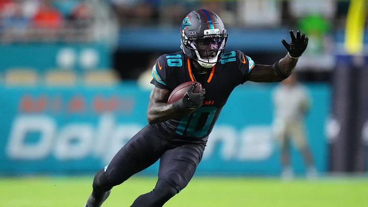 Miami Dolphins wide receiver Tyreek Hill (10) makes a catch against the New York Jets during the first half at Hard Rock Stadium. Miami Dolphins wide receiver Tyreek Hill (10) makes a catch against the New York Jets during the first half at Hard Rock Stadium.