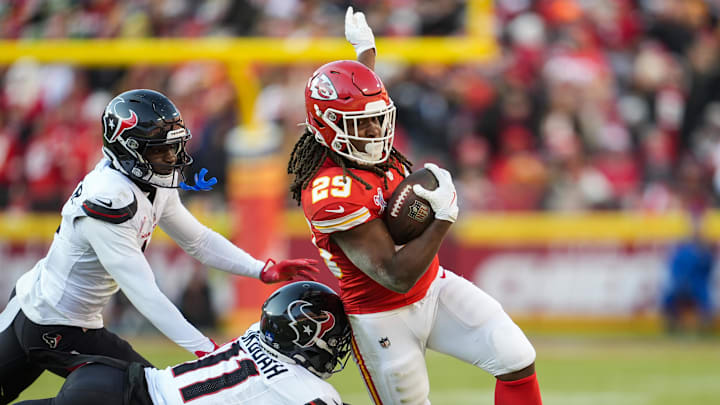 Dec 21, 2024; Kansas City, Missouri, USA; Kansas City Chiefs running back Kareem Hunt (29) runs the ball against Houston Texans cornerback Jeff Okudah (11) and cornerback Derek Stingley Jr. (24) during the second half at GEHA Field at Arrowhead Stadium. Mandatory Credit: Jay Biggerstaff-Imagn Images Dec 21, 2024; Kansas City, Missouri, USA; Kansas City Chiefs running back Kareem Hunt (29) runs the ball against Houston Texans cornerback Jeff Okudah (11) and cornerback Derek Stingley Jr. (24) during the second half at GEHA Field at Arrowhead Stadium. Mandatory Credit: Jay Biggerstaff-Imagn Images