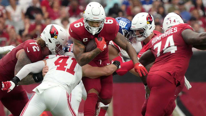 Arizona Cardinals' James Conner (6) runs the ball past New York Giants linebacker Micah McFadden