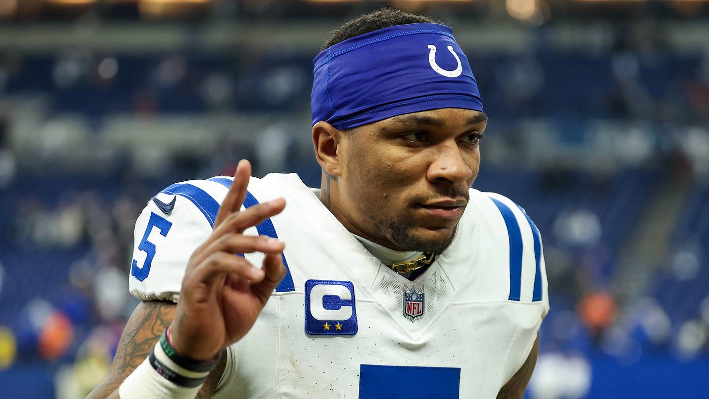 Colts' Richardson Returns, Battles Jones for Starting Role