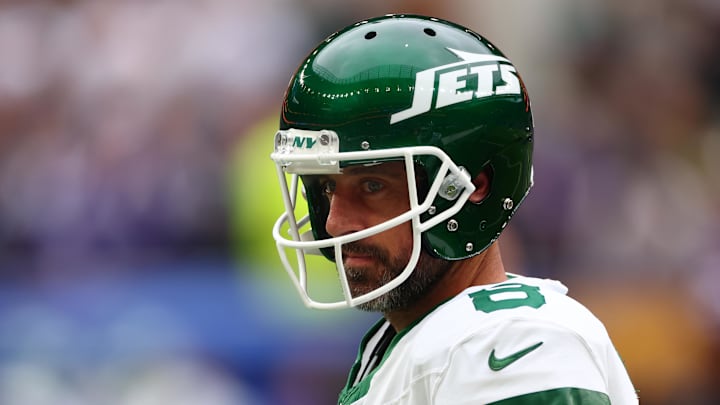 Rodgers struggled to connect with his receivers in the Jets' 23–17 loss to the Vikings. 