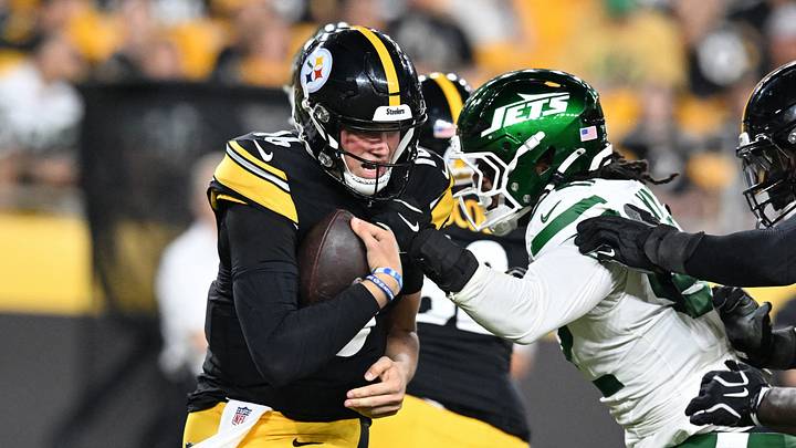 New York Jets defensive end Nate Lynn sacks Pittsburgh Steelers quarterback Drew Allar New York Jets defensive end Nate Lynn sacks Pittsburgh Steelers quarterback Drew Allar