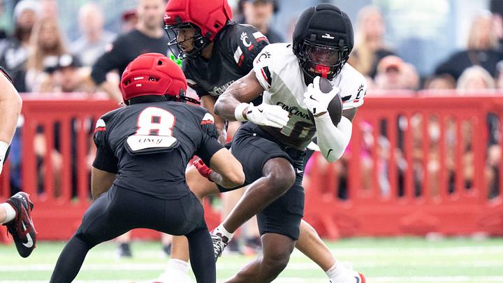 Cincinnati Bearcats wide receiver Giyahni Kontosis (18) catches a pass as Cincinnati Bearcats defensive back Kenny Worthy (8) defends during the Cincinnati Bearcats Spring Showcase in Cincinnati on Saturday, April 18, 2026. Cincinnati Bearcats wide receiver Giyahni Kontosis (18) catches a pass as Cincinnati Bearcats defensive back Kenny Worthy (8) defends during the Cincinnati Bearcats Spring Showcase in Cincinnati on Saturday, April 18, 2026.