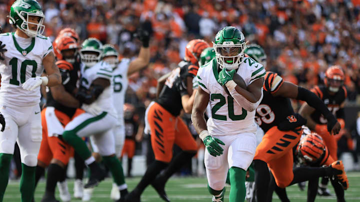 Oct 26, 2025; Cincinnati, Ohio, USA; New York Jets running back Breece Hall (20) runs with the ball against the Cincinnati Bengals at Paycor Stadium. Mandatory Credit: Katie Stratman-Imagn Images