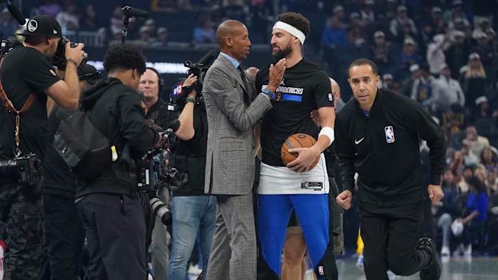 Nov 12, 2024; San Francisco, California, USA; Dallas Mavericks guard Klay Thompson (31) meets with former NBA player Reggie Miller before a game against the Golden State Warriors at the Chase Center. Mandatory Credit: Cary Edmondson-Imagn Images Nov 12, 2024; San Francisco, California, USA; Dallas Mavericks guard Klay Thompson (31) meets with former NBA player Reggie Miller before a game against the Golden State Warriors at the Chase Center. Mandatory Credit: Cary Edmondson-Imagn Images