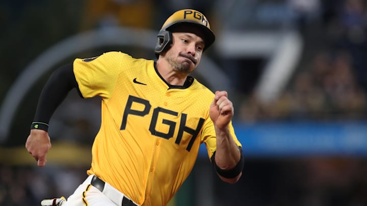 Sep 5, 2025; Pittsburgh, Pennsylvania, USA;  Pittsburgh Pirates right fielder Bryan Reynolds (10) runs toward home plate to score a run against the Milwaukee Brewers during the third inning at PNC Park. Mandatory Credit: Charles LeClaire-Imagn Images