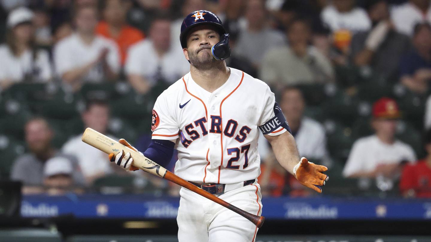 Dodgers Broadcaster Takes Hilarious Shot at Astros' Jose Altuve for Ugly Swing