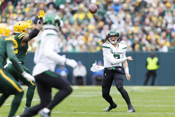 New York Jets quarterback Zach Wilson (2) throws a pass against the Packers in 2022.