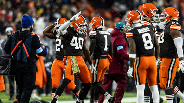 Pittsburgh Steelers v Cleveland Browns