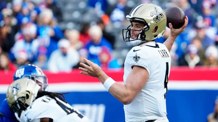 New Orleans Saints quarterback Derek Carr (4) looks for an open receiver, Sunday, December 8, 2024.
