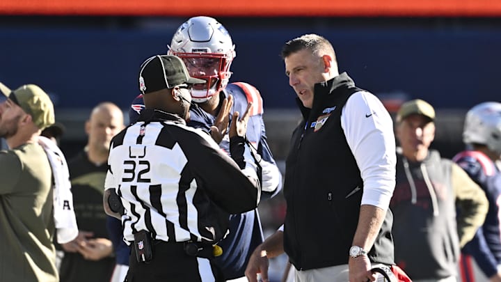 Mike Vrabel has his first Patriots scandal thanks to someone clapping during the fourth quarter of the team’s game against the Falcons. 