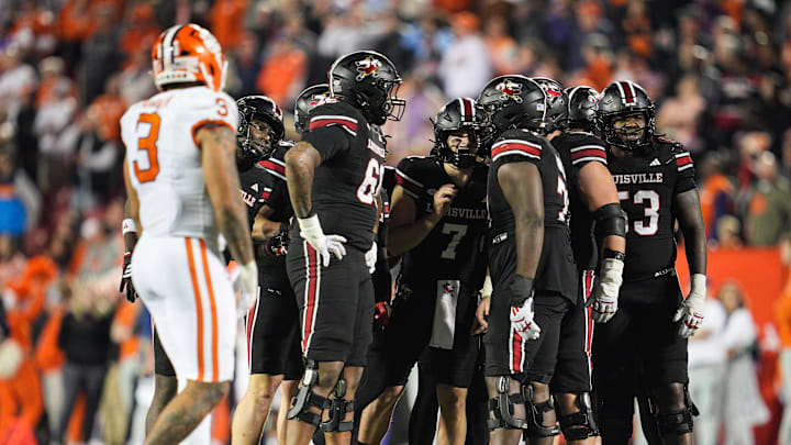 Louisville Cardinals quarterback Miller Moss (7) huddles with his offensive line late in the fourth quarter against Clemson during the Cards 20-19 loss at L&N Stadium in Louisville, Kentucky Friday, Nov. 14, 2025.