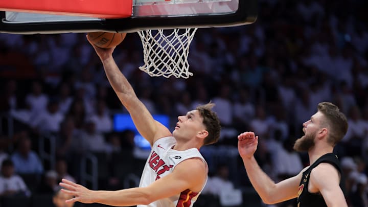 Apr 28, 2025; Miami, Florida, USA; Miami Heat guard Pelle Larsson (9) scores past Cleveland Cavaliers forward Dean Wade (32) in the first quarter during game four for the first round of the 2025 NBA Playoffs at Kaseya Center. Mandatory Credit: Sam Navarro-Imagn Images Apr 28, 2025; Miami, Florida, USA; Miami Heat guard Pelle Larsson (9) scores past Cleveland Cavaliers forward Dean Wade (32) in the first quarter during game four for the first round of the 2025 NBA Playoffs at Kaseya Center. Mandatory Credit: Sam Navarro-Imagn Images