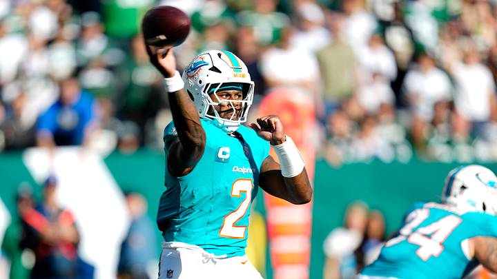 Miami Dolphins quarterback Malik Willis (2) throws a pass against the New York Jets on Oct. 25, 2026, at East Rutherford. Miami Dolphins quarterback Malik Willis (2) throws a pass against the New York Jets on Oct. 25, 2026, at East Rutherford.