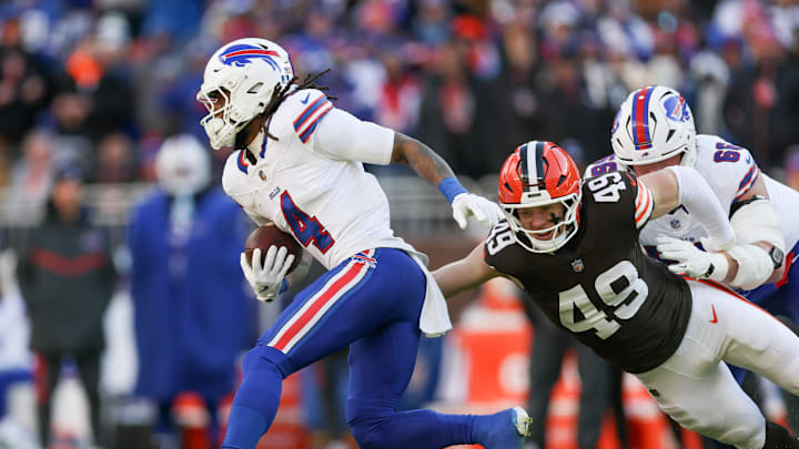 Buffalo Bills running back James Cook III (4) carries the ball as Cleveland Browns linebacker Carson Schwesinger (49) defends during the first half at Huntington Bank Field. Buffalo Bills running back James Cook III (4) carries the ball as Cleveland Browns linebacker Carson Schwesinger (49) defends during the first half at Huntington Bank Field.