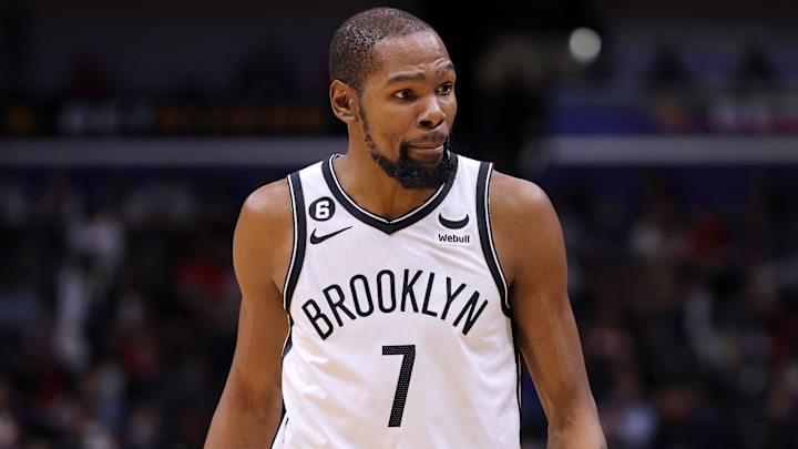 Durant enfrenta una lesión de rodilla que lo tiene fuera desde comienzos del año