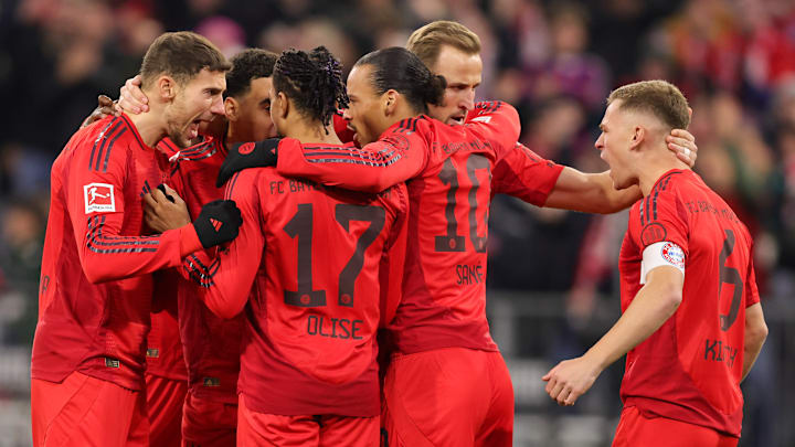 Bayern Munich players celebrating goal during Hinrunde.