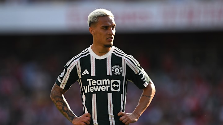 Atacante é acusado de violência doméstica pela sua ex-namorada