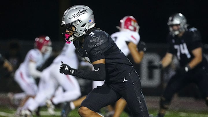 Hamilton wide receiver sprints on a route against Brophy during a game at Hamilton High School in Chandler, on Sept. 19, 2025.