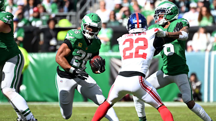 Oct 26, 2025; Philadelphia, Pennsylvania, USA; Philadelphia Eagles running back Saquon Barkley (26) runs against the New York Giants in the first quarter at Lincoln Financial Field. Mandatory Credit: Eric Hartline-Imagn Images Oct 26, 2025; Philadelphia, Pennsylvania, USA; Philadelphia Eagles running back Saquon Barkley (26) runs against the New York Giants in the first quarter at Lincoln Financial Field. Mandatory Credit: Eric Hartline-Imagn Images