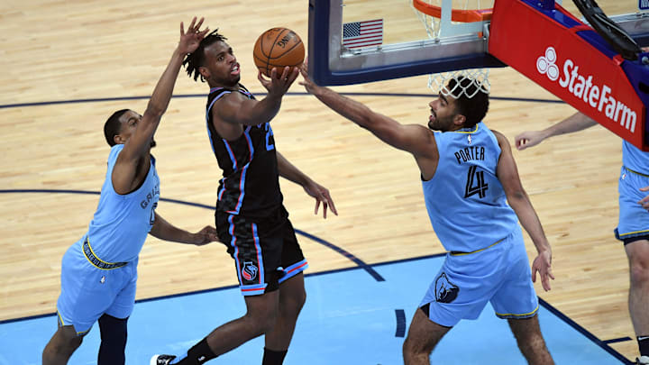 May 14, 2021; Memphis, Tennessee, USA; Sacramento Kings guard Buddy Hield (24) shoots in the lane