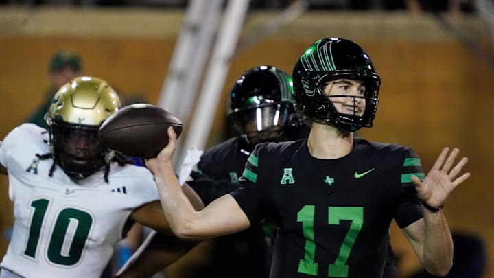 Oct 10, 2025; Denton, Texas, USA; North Texas Mean Green quarterback Drew Mestemaker (17) stands in the pocket against the South Florida Bulls during the second half of a game at DATCU Stadium. Mandatory Credit: Raymond Carlin III-Imagn Images Oct 10, 2025; Denton, Texas, USA; North Texas Mean Green quarterback Drew Mestemaker (17) stands in the pocket against the South Florida Bulls during the second half of a game at DATCU Stadium. Mandatory Credit: Raymond Carlin III-Imagn Images