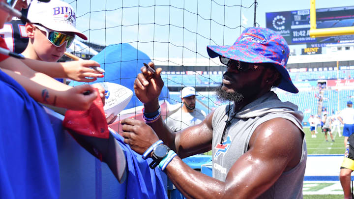 Aug 9, 2025; Orchard Park, New York, USA; Buffalo Bills cornerback Tre'Davious White (27) signs autographs before a game against the New York Giants Aug 9, 2025; Orchard Park, New York, USA; Buffalo Bills cornerback Tre'Davious White (27) signs autographs before a game against the New York Giants
