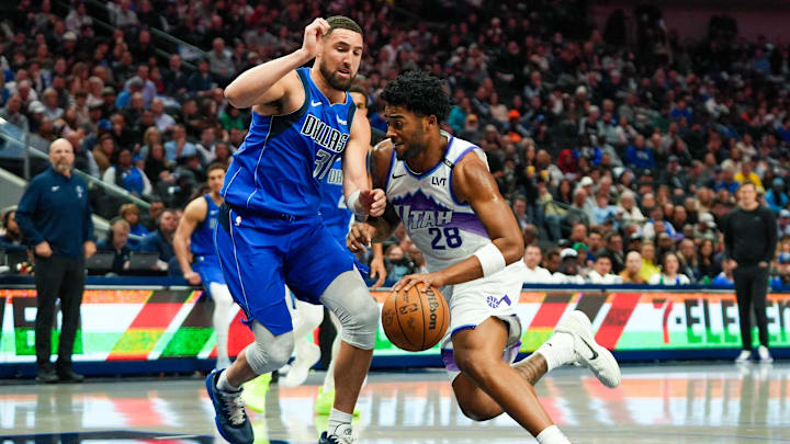 Jan 15, 2026; Dallas, Texas, USA;  Utah Jazz forward Brice Sensabaugh (28) dribbles as Dallas Mavericks guard Klay Thompson (31) defends during the first half at American Airlines Center. Mandatory Credit: Raymond Carlin III-Imagn Images