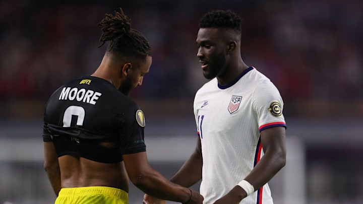 Los jugadores Oniel Fisher y Daryl Dike.