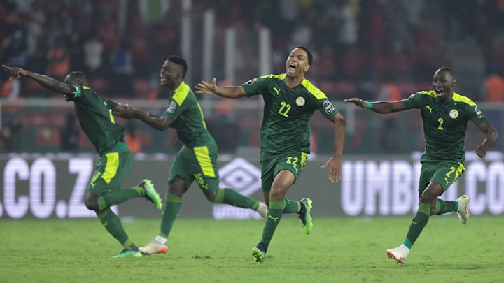 Abdou Diallo et ses coéquipiers remportent la première CAN de l'histoire du Sénégal.