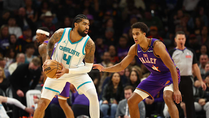 Jan 12, 2025; Phoenix, Arizona, USA; Charlotte Hornets center Nick Richards (left) against Phoenix Suns center Oso Ighodaro at Footprint Center. Mandatory Credit: Mark J. Rebilas-Imagn Images Jan 12, 2025; Phoenix, Arizona, USA; Charlotte Hornets center Nick Richards (left) against Phoenix Suns center Oso Ighodaro at Footprint Center. Mandatory Credit: Mark J. Rebilas-Imagn Images