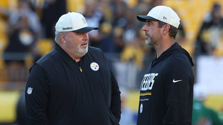Aug 21, 2026; Pittsburgh, Pennsylvania, USA;  Pittsburgh Steelers head coach Mike McCarthy (left) talks with quarterback Aaron Rodgers (right) before the game against the New York Jets at Acrisure Stadium.  Mandatory Credit: Charles LeClaire-Imagn Images