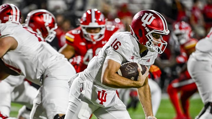 Nov 1, 2025; College Park, Maryland, USA;  Indiana Hoosiers quarterback Alberto Mendoza (16) rushes during the second half against the Maryland Terrapins at SECU Stadium. Mandatory Credit: Tommy Gilligan-Imagn Images