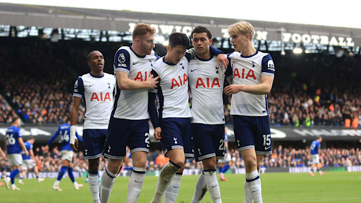 Mathys Tel, Dejan Kulusevski, Heung-Min Son, Brennan Johsnon et Lucas Bergvall, joueurs du Tottenham Hotspur