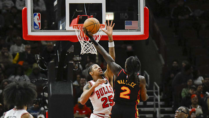 Jan 15, 2025; Chicago, Illinois, USA; Atlanta Hawks guard Keaton Wallace (2) shoots against Chicago Bulls forward Dalen Terry (25) during the first half at the United Center. Mandatory Credit: Matt Marton-Imagn Images Jan 15, 2025; Chicago, Illinois, USA; Atlanta Hawks guard Keaton Wallace (2) shoots against Chicago Bulls forward Dalen Terry (25) during the first half at the United Center. Mandatory Credit: Matt Marton-Imagn Images