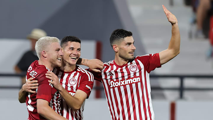 O Olympiacos goleou o Cukaricki e ficou com a vaga