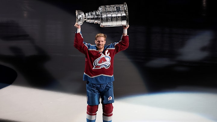 Chicago Blackhawks v Colorado Avalanche