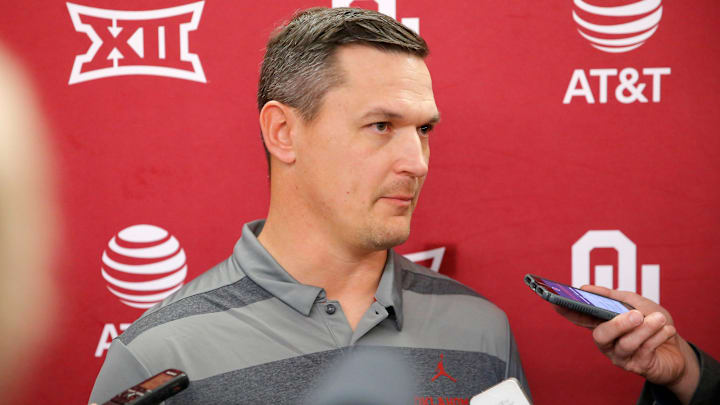 Brian Odom appears set to join the UW coaching staff and head up the inside linebackers. Brian Odom appears set to join the UW coaching staff and head up the inside linebackers.