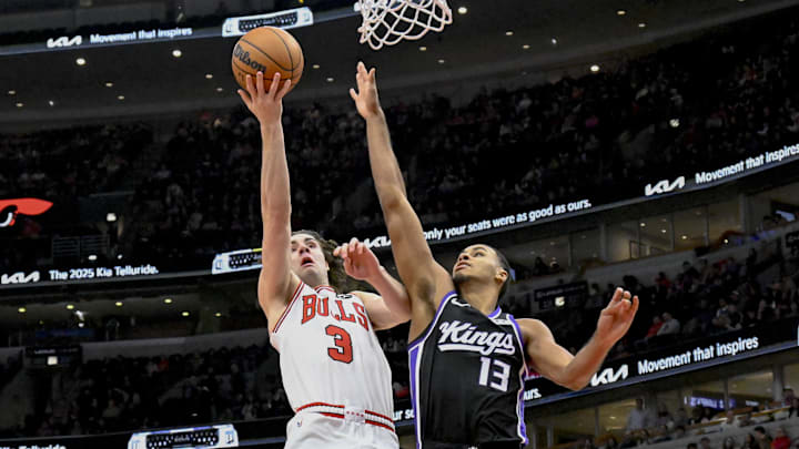Jan 12, 2025; Chicago, Illinois, USA; Chicago Bulls guard Josh Giddey (3) shoots against Sacramento Kings forward Keegan Murray (13) during the first half at United Center. Mandatory Credit: Matt Marton-Imagn Images Jan 12, 2025; Chicago, Illinois, USA; Chicago Bulls guard Josh Giddey (3) shoots against Sacramento Kings forward Keegan Murray (13) during the first half at United Center. Mandatory Credit: Matt Marton-Imagn Images