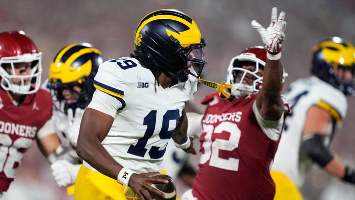 Oklahoma Sooners defensive lineman R Mason Thomas (32) chases after Michigan Wolverines quarterback Bryce Underwood (19) during a college football game between the University of Oklahoma Sooners (OU) and the University of Michigan Wolverines at Gaylord Family Ð Oklahoma Memorial Stadium in Norman, Okla., Saturday, Sept. 6, 2025. Oklahoma won 24-13. Oklahoma Sooners defensive lineman R Mason Thomas (32) chases after Michigan Wolverines quarterback Bryce Underwood (19) during a college football game between the University of Oklahoma Sooners (OU) and the University of Michigan Wolverines at Gaylord Family Ð Oklahoma Memorial Stadium in Norman, Okla., Saturday, Sept. 6, 2025. Oklahoma won 24-13.